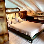 Le Des Lieges Leschaletssouslespins Villa
